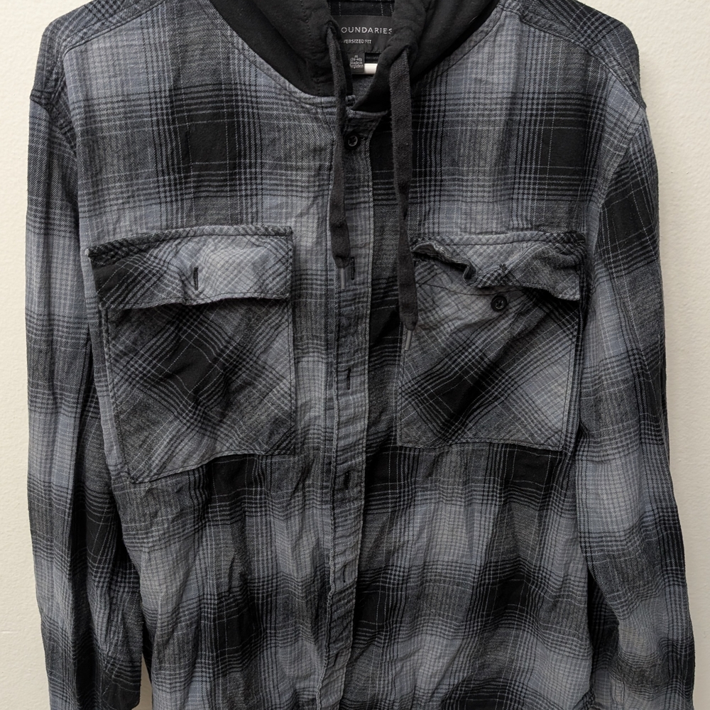 No Boundaries Black and Gray Casual Button Down Shirt with Gradient Plaid